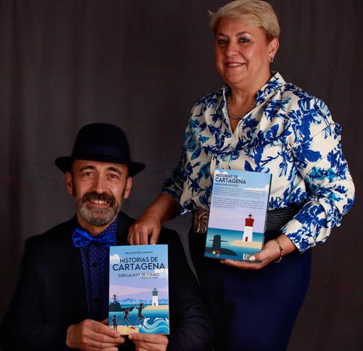 Editores de La Playa de los Libros: Emilio Tomás y Nuria del Monte.